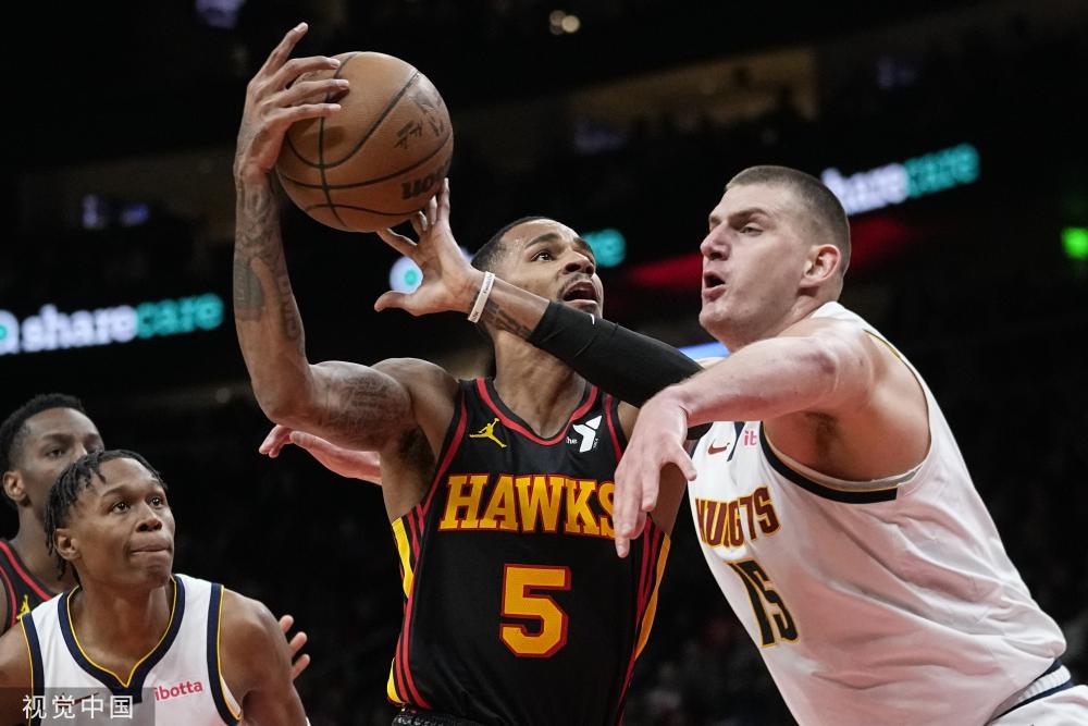 随着社交媒 随着社交媒